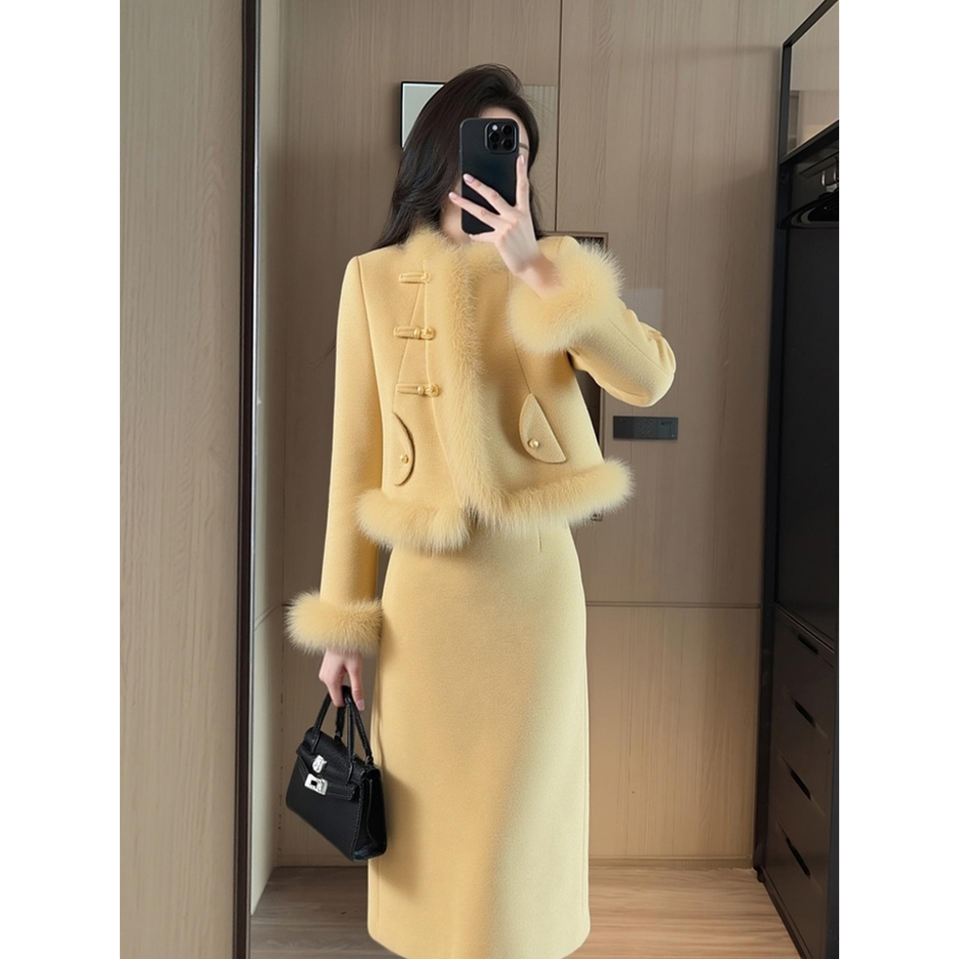 .巨好看的秋装一整套大方得体气质小香风黄色毛呢冬季纯欲风套装