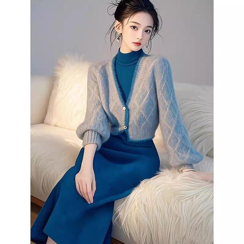 冬季高级感穿搭女2025新款时尚气质小香风针织开衫连衣裙两件套装