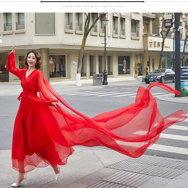 三亚沙滩裙超仙海边度假连衣裙红色大拖尾沙漠长裙拍照飘逸仙女裙