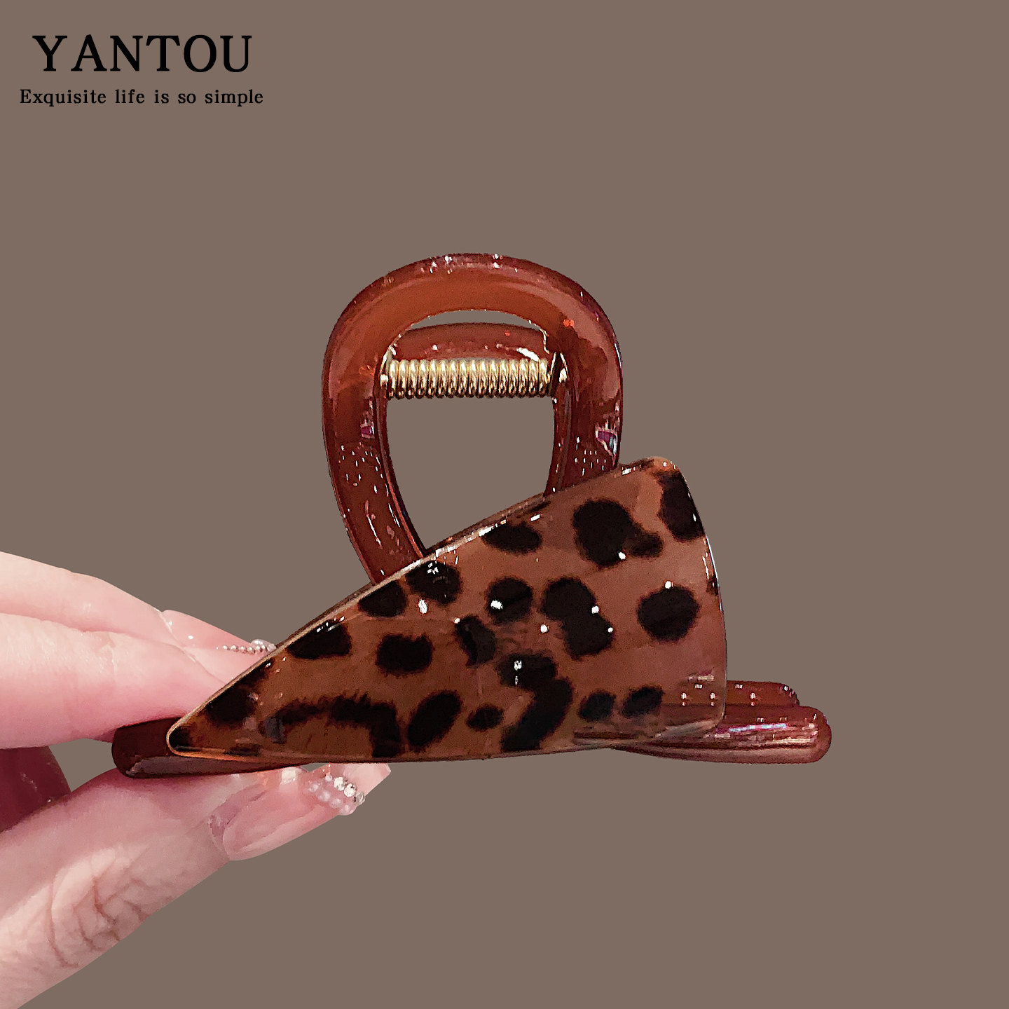 韩国小众设计豹纹三角抓夹高级感精致秋冬新款饱满后脑勺鲨鱼夹子