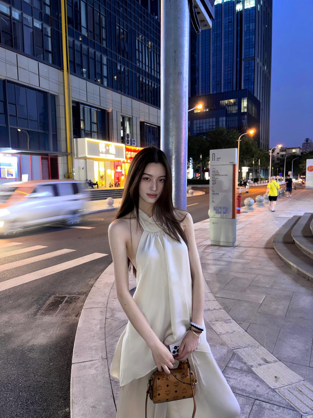 性感纯欲风露背缎面飘带挂脖辣妹上衣松紧腰垂感宽松阔腿长裤套装