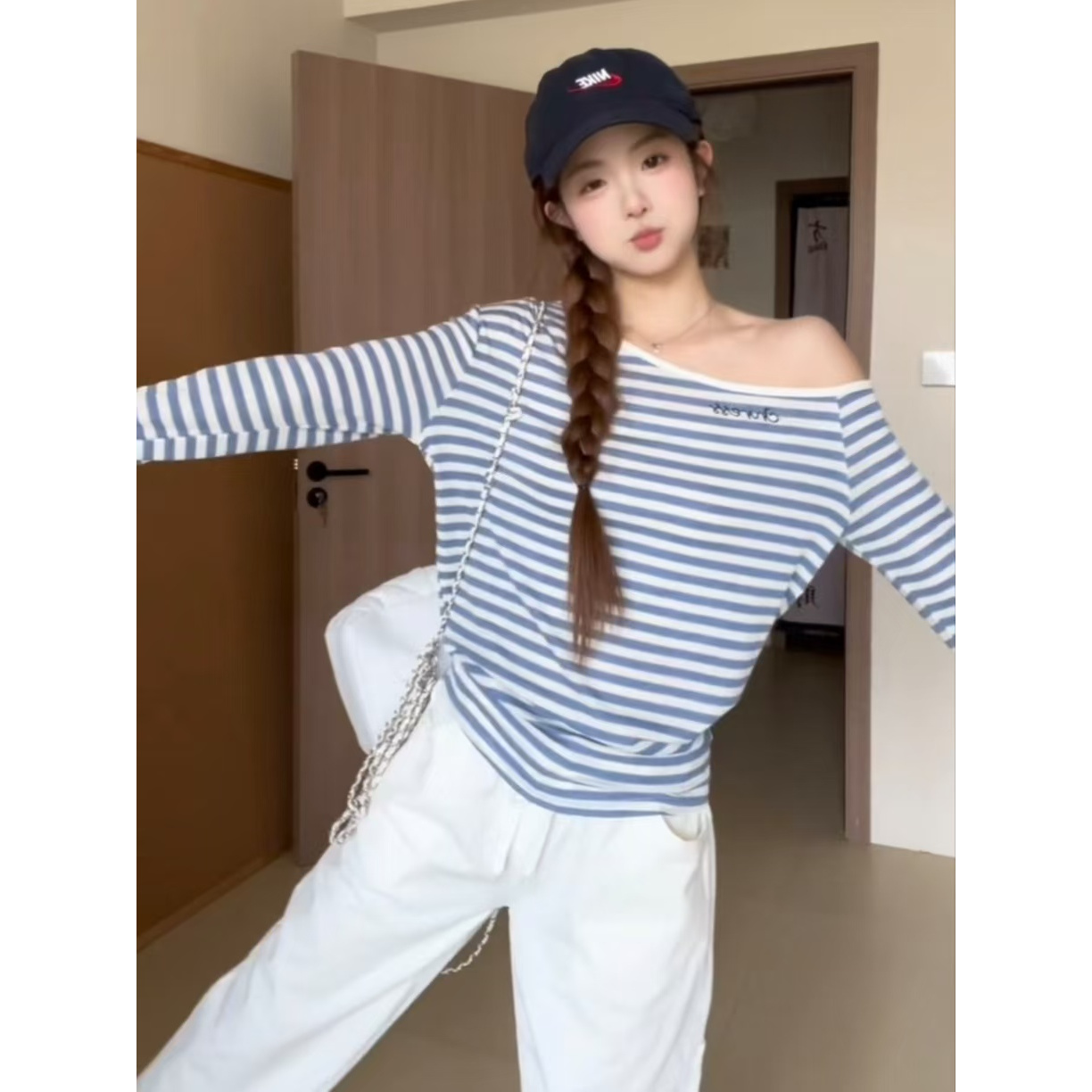 韩系ins蓝条纹拼色斜肩长袖t恤女2025春季设计感纯欲修身显瘦上衣