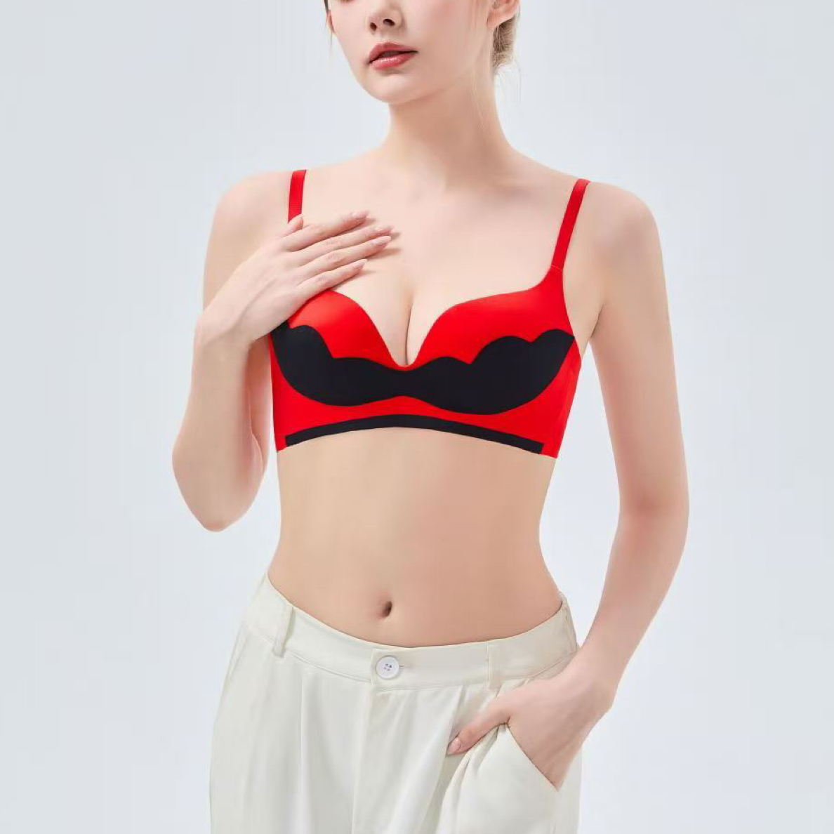 小胸聚拢提拉文胸