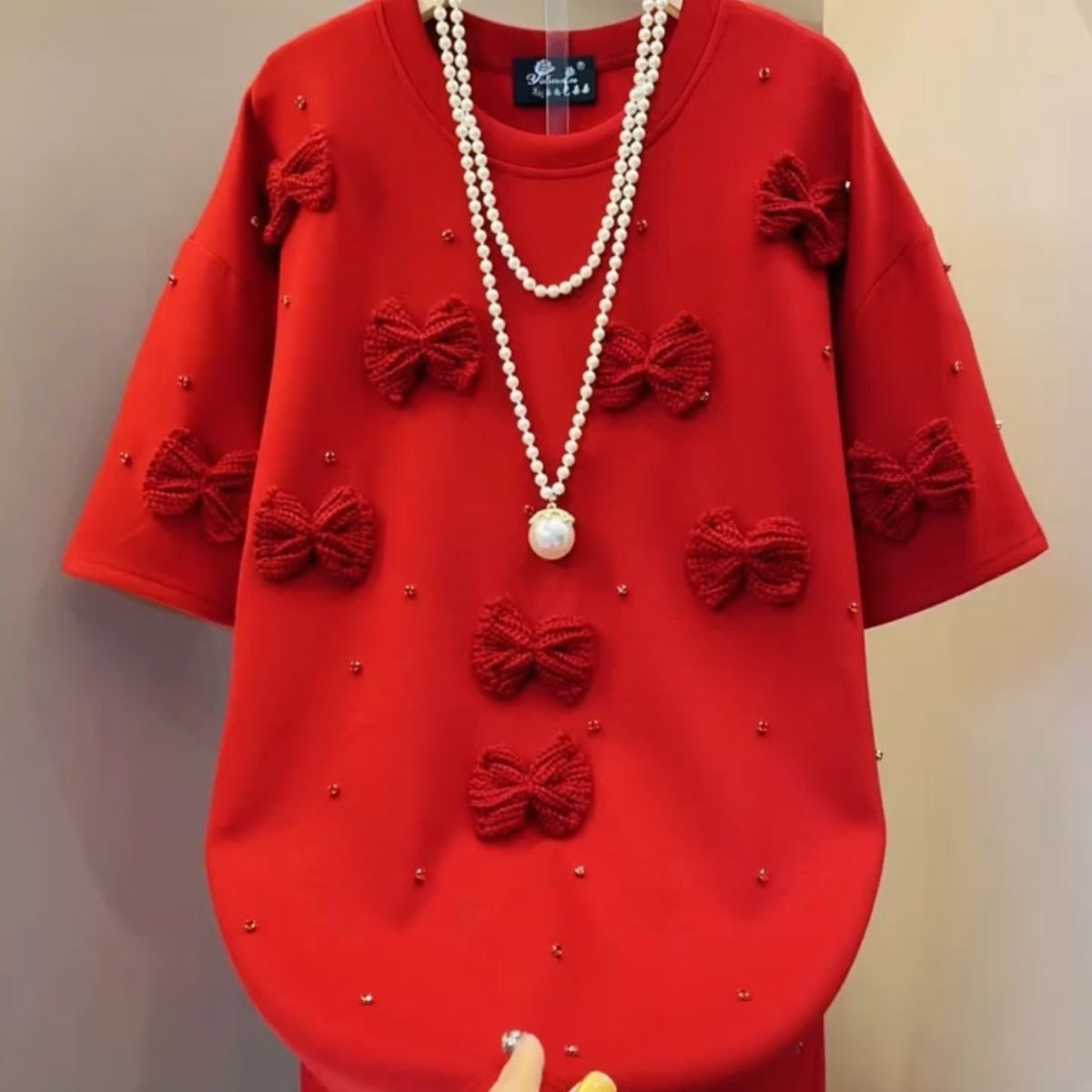 25451大码女装蝴蝶结重工短袖时尚T恤宽松中长显瘦上衣新年红