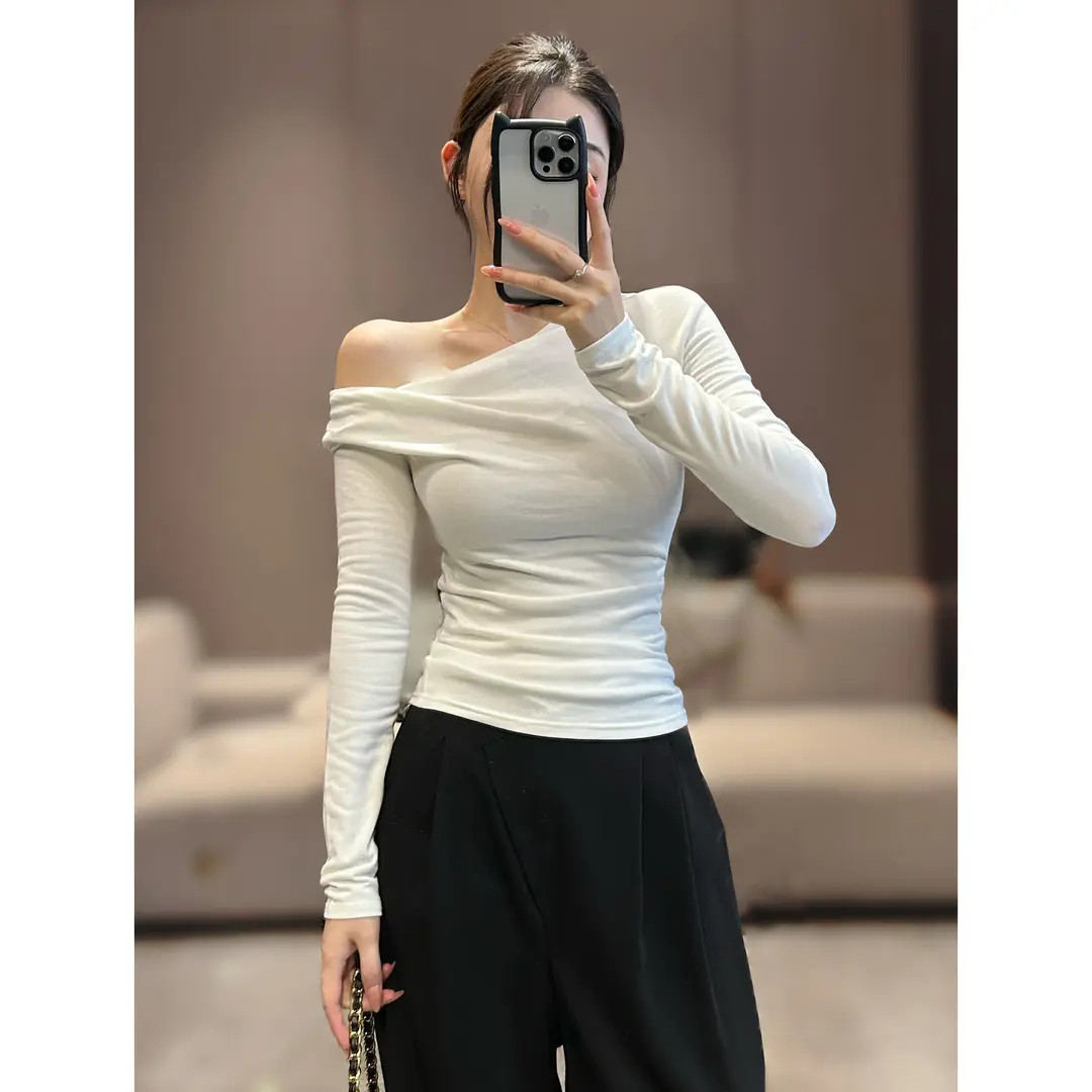 2025秋季新款设计感荡领斜肩一字肩长袖T恤女显瘦修身打底衫上衣