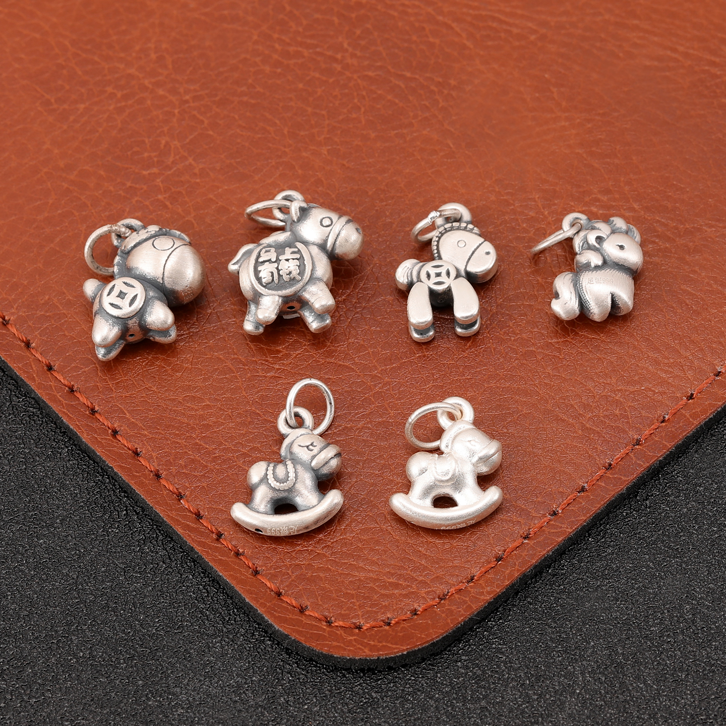 吊坠足银 足银马上有钱吊坠本命年生肖马纯银配件串珠红绳银饰