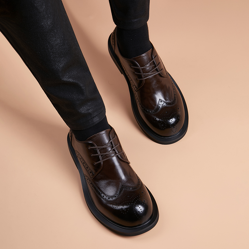 头层牛皮大头皮鞋男透气2025新款宽版英伦风布洛克雕花商务休闲鞋