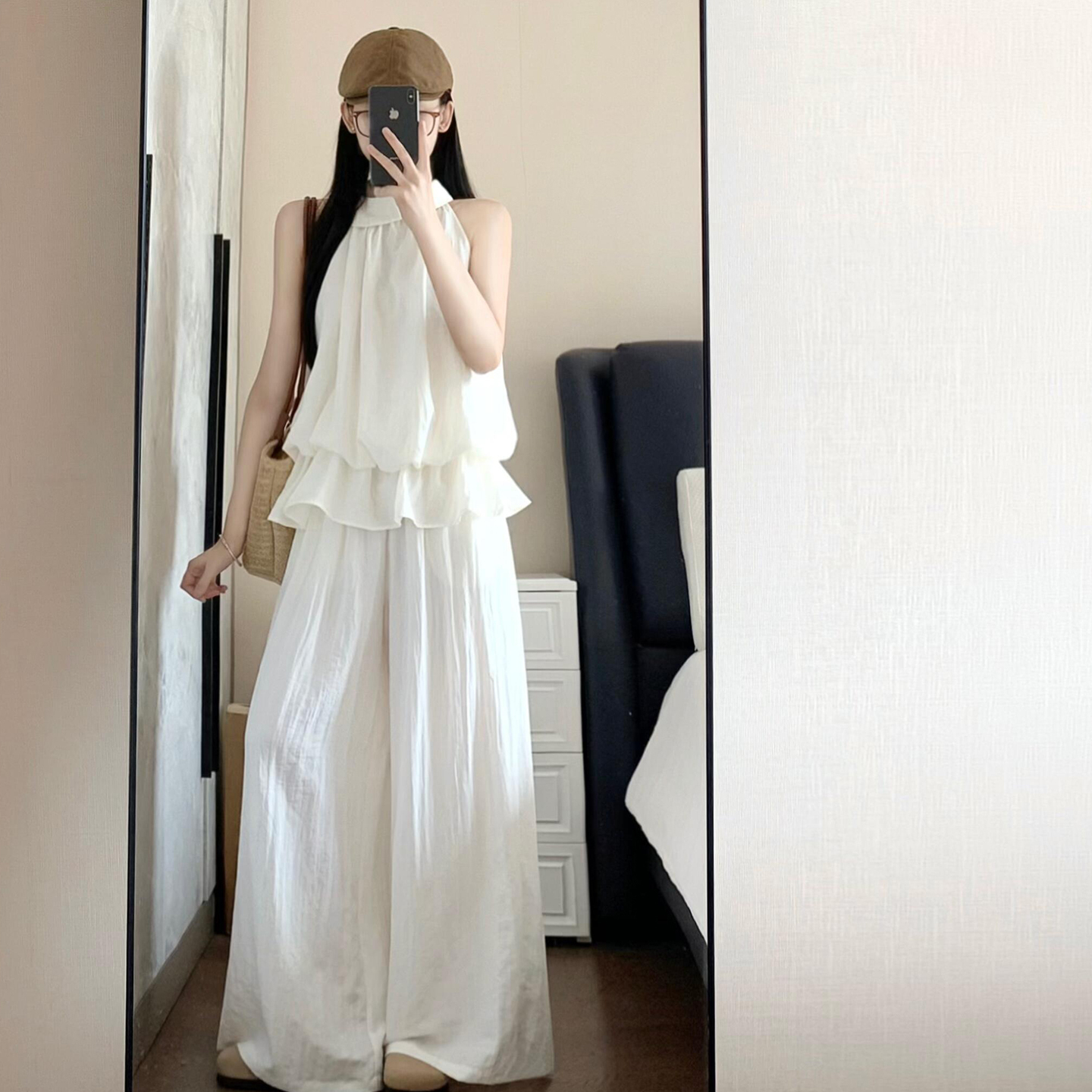 法式温柔白色挂脖上衣女2025夏季新款气质小粉夏两件套裤子套装