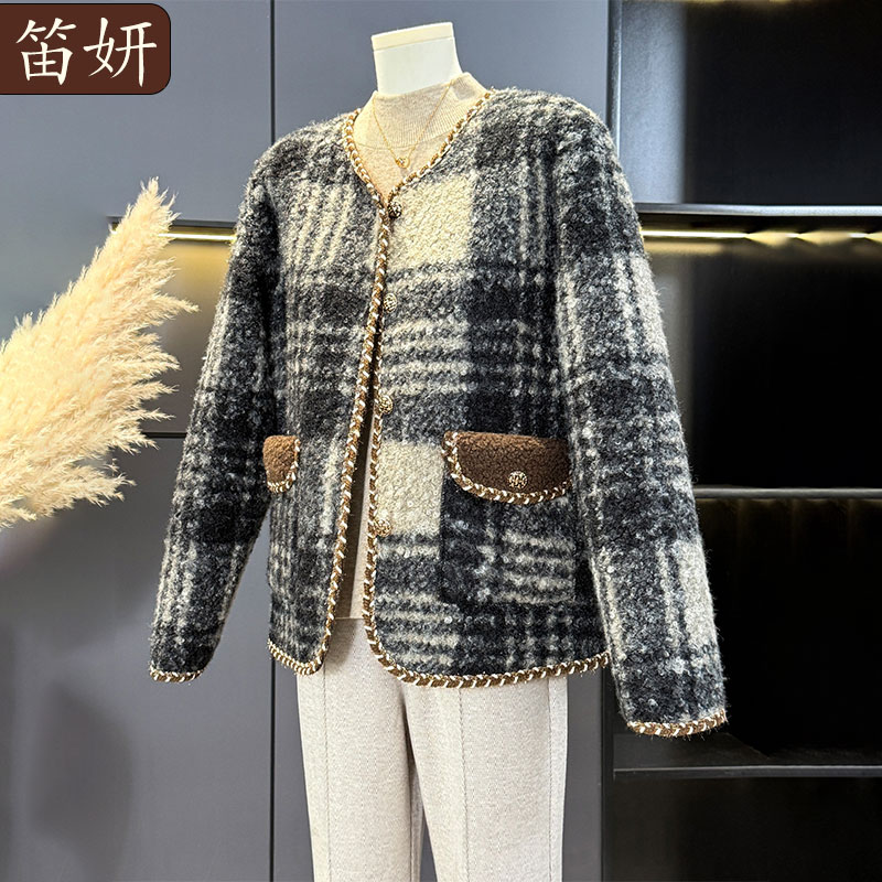 妈妈冬装小香风呢子外套中老年女装冬季加绒加厚羊羔绒毛呢上衣服