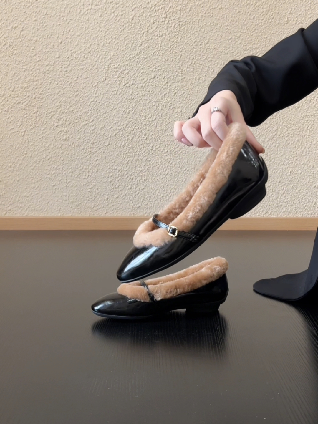 Pokoy-3cm复古风圆头皮带扣一脚蹬浅口加绒毛毛单鞋