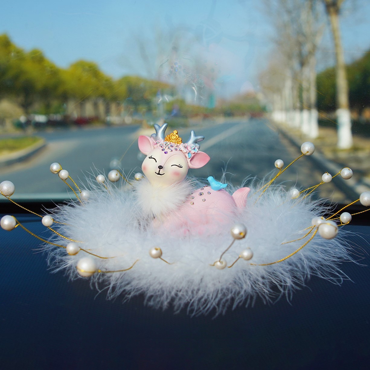 汽车摆件一路平安鹿可爱创意搭配车载内饰树脂鹿男女装饰品车摆XY