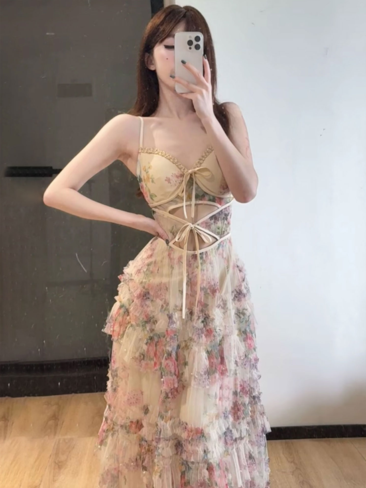 Z18050新款法式复古重工碎花吊带女夏季镂空绑带收腰裙子生日礼服