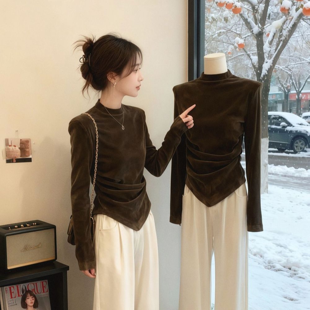 咖色半高领丝绒长袖t恤女秋冬高级感不规则修身打底衫内搭小上衣