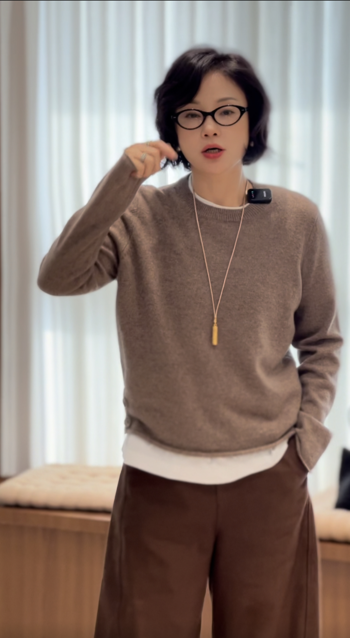 100%绵羊毛设计感极简风圆领毛衣8316