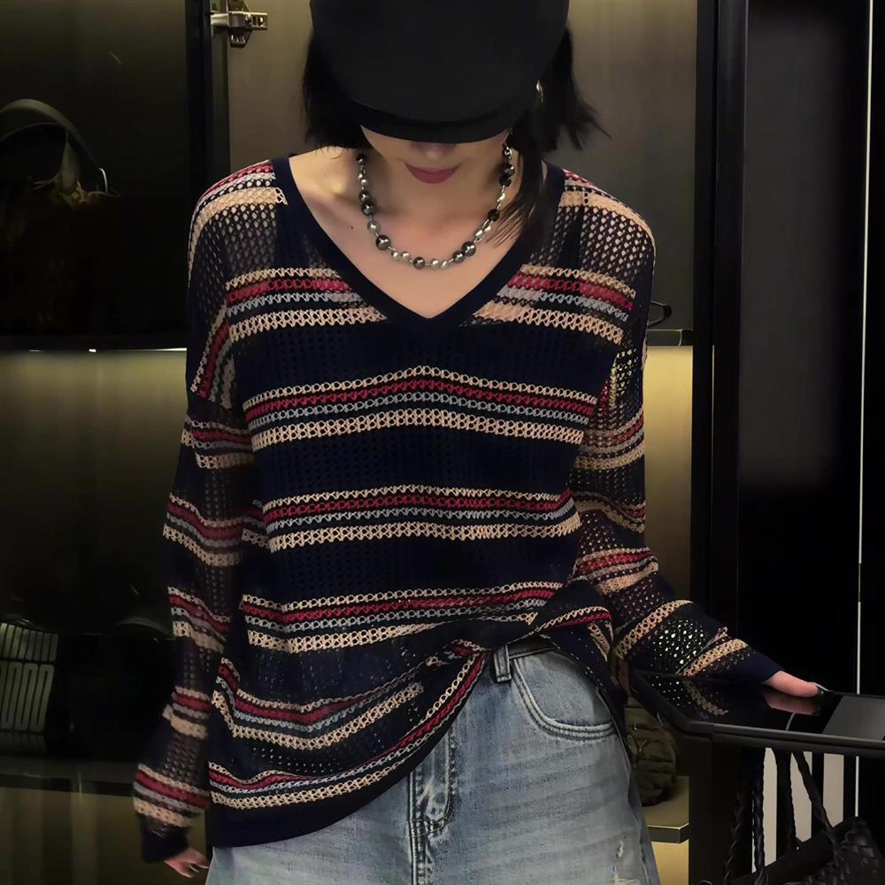 韩系氛围感春秋季上衣女2025新款休闲条纹镂空设计V领针织长袖潮