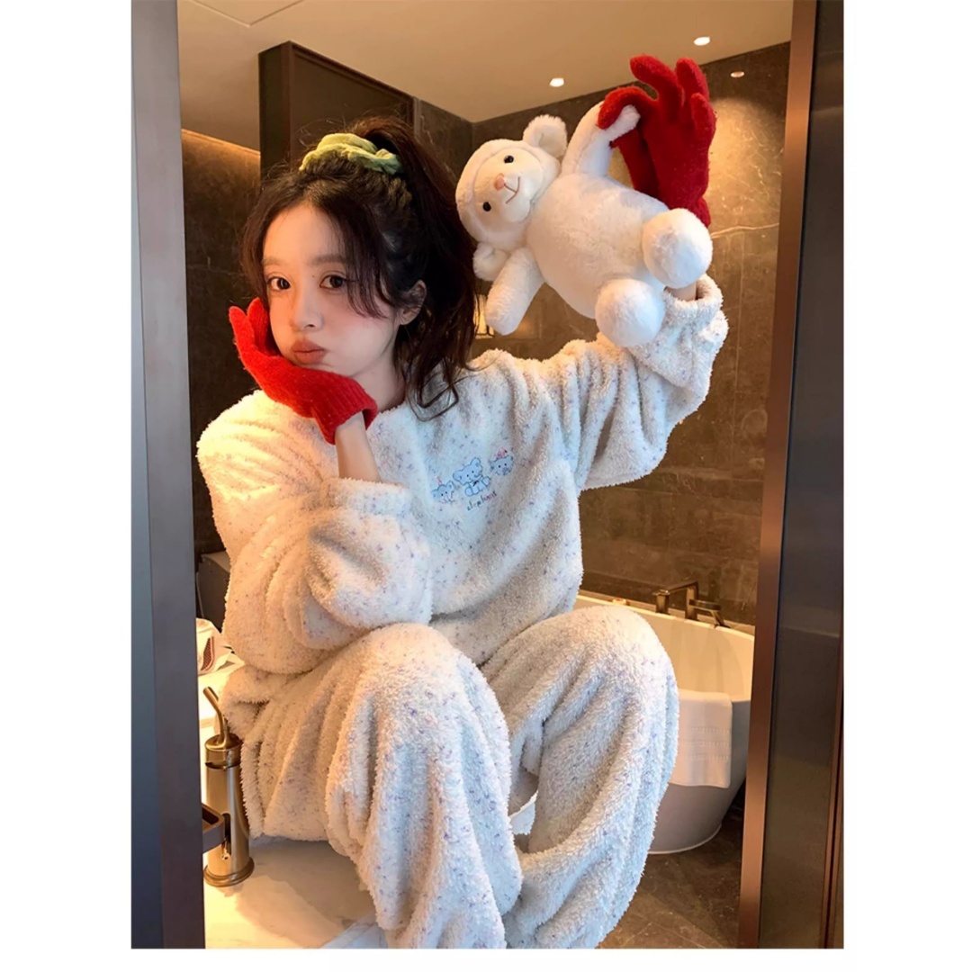 2025秋冬新款圆领卡通珊瑚绒睡衣女加厚保暖亲肤外穿家居服套装