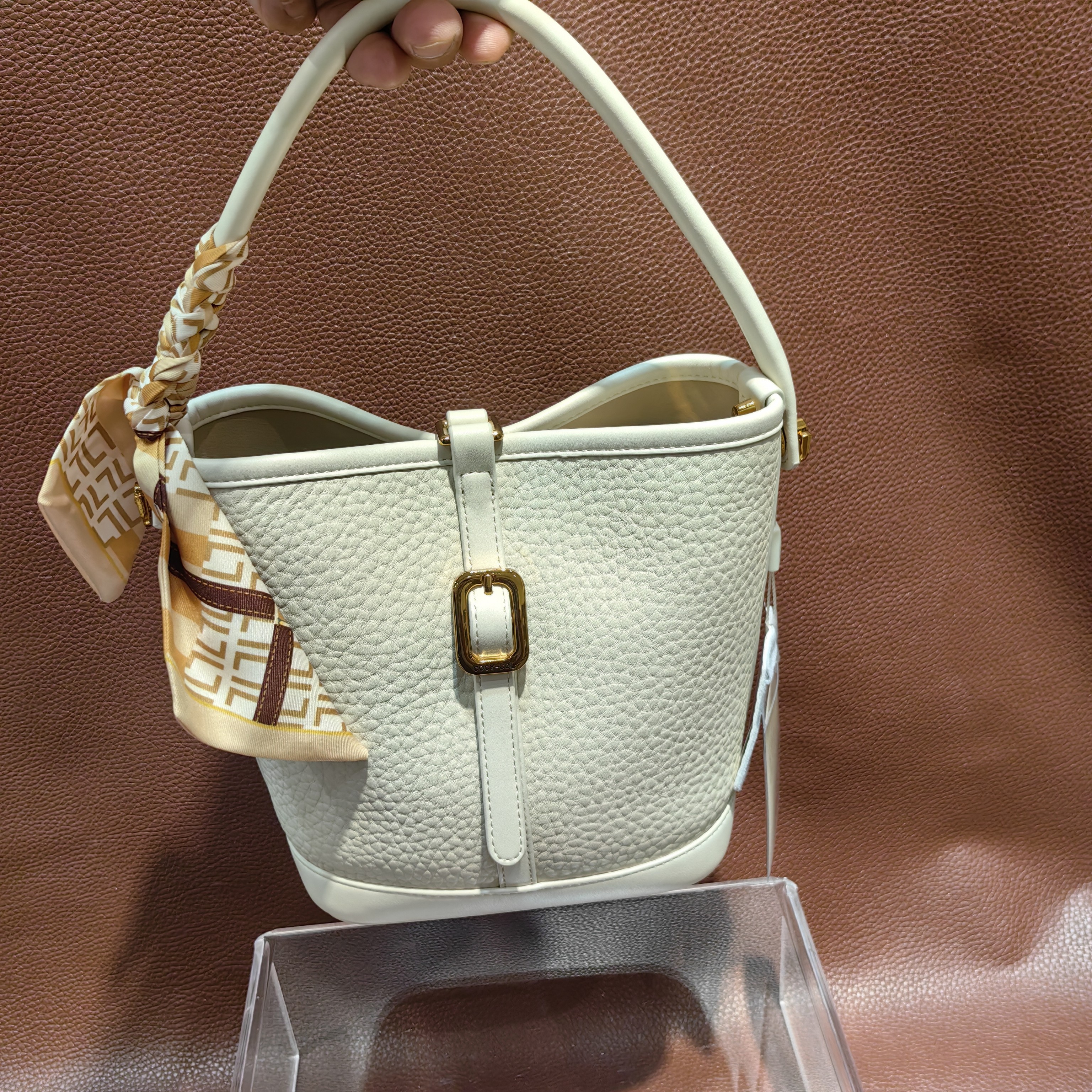 国货潮牌真皮软材女士新单根单肩磁扣纯色斜挎包时尚荔枝纹山系风