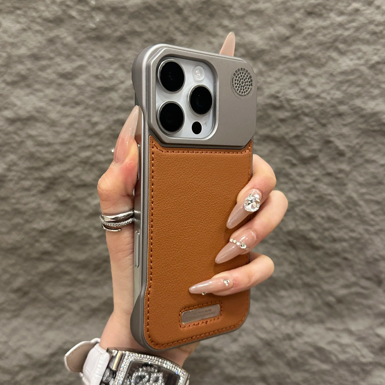 适用iPhone16promax香薰皮革手机壳苹果15金属无边框磁吸保护套14