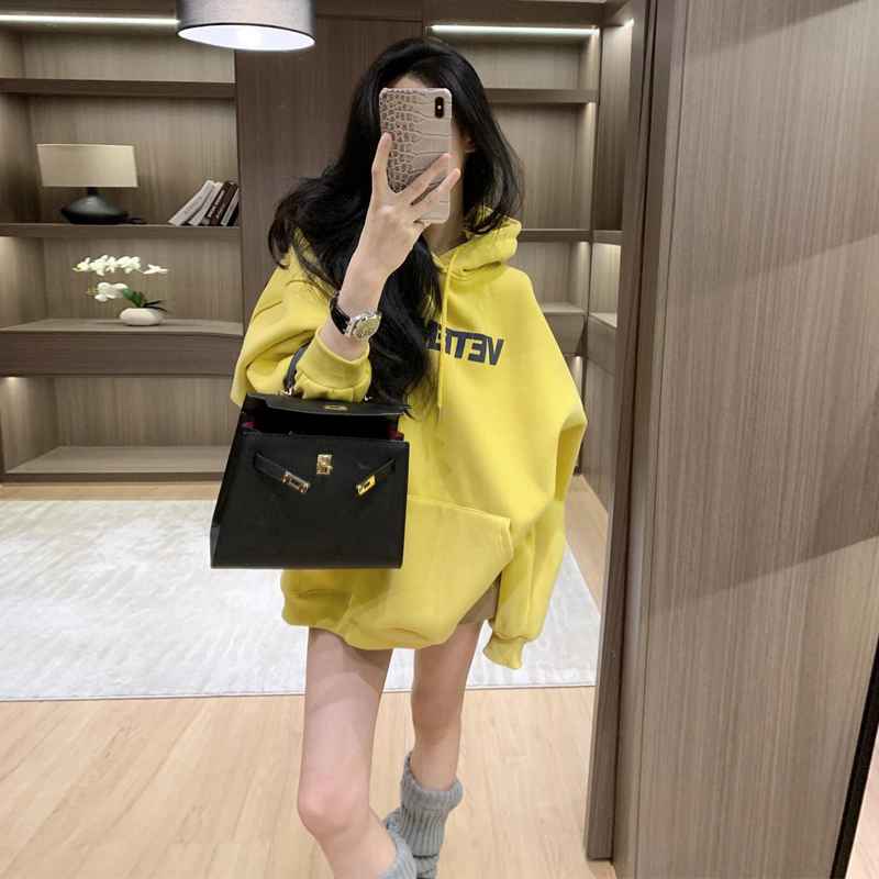 潮牌黄色慵懒风连帽卫衣女秋冬网红洋气宽松遮屁股中长款加绒外套