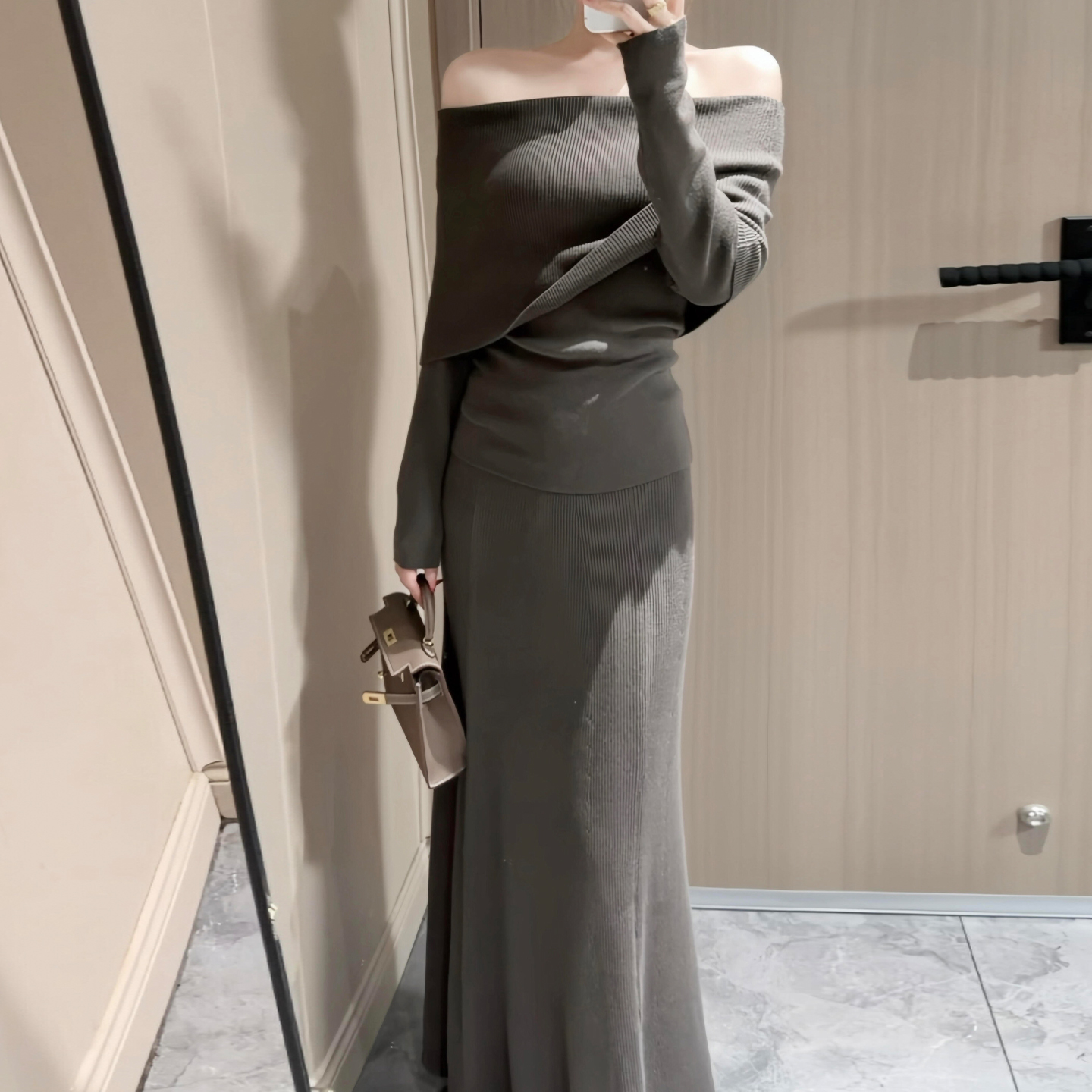 设计感一字肩针织连衣裙子女秋冬2025新款高级感穿搭一整套装长裙
