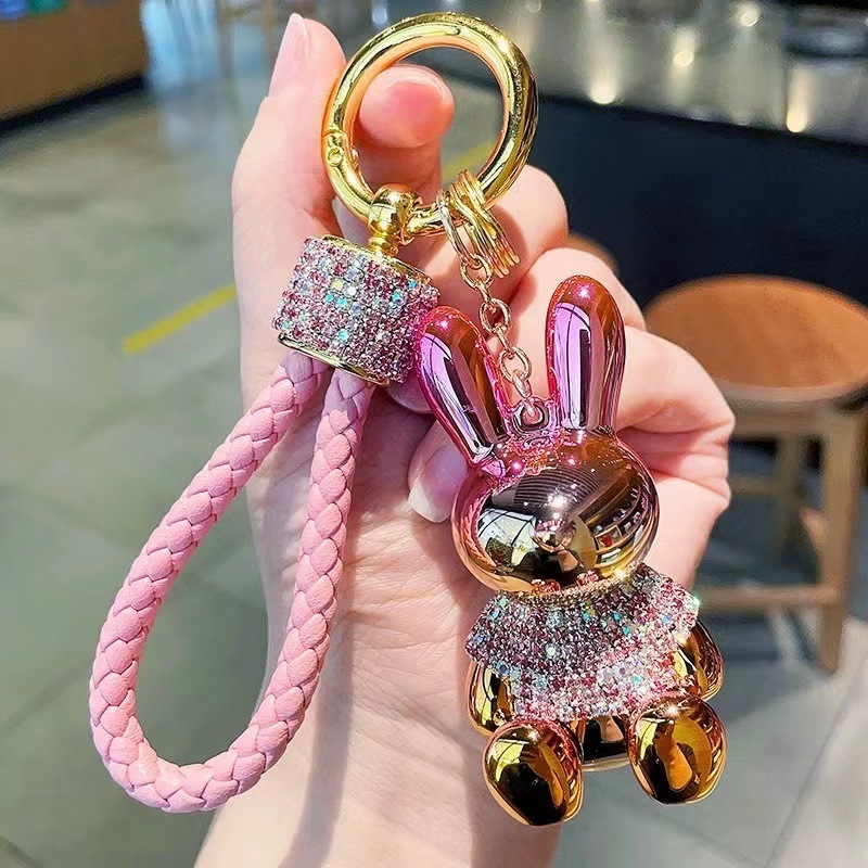 轻奢镶钻高档炫彩电镀小兔带钻钥匙扣女高档创意车挂件精致钥匙链