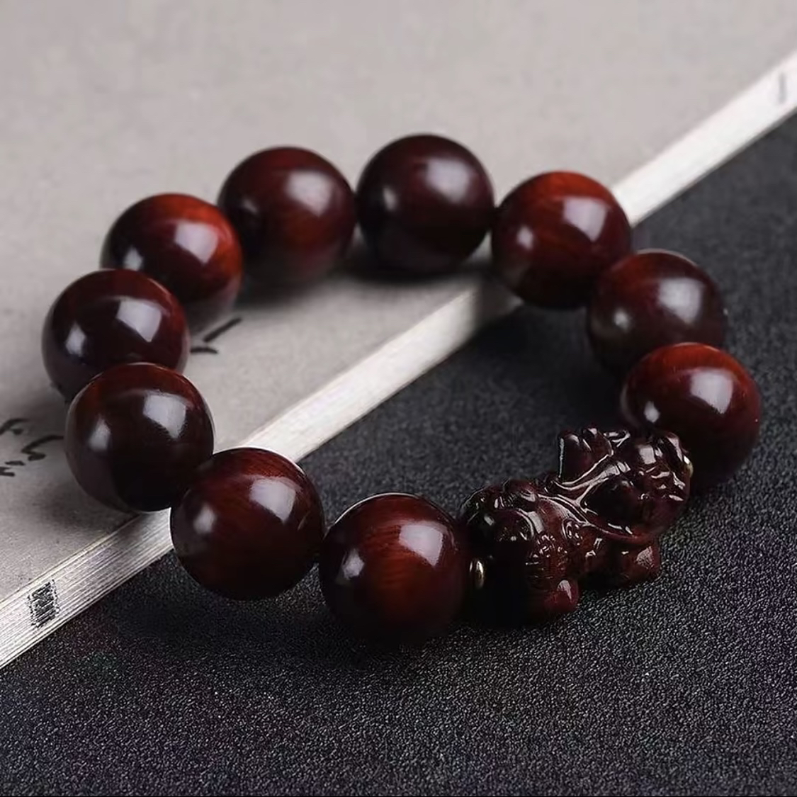 小叶紫檀貔貅雕刻男士手串血檀木质老料高油高密泥料沉水级玻璃底