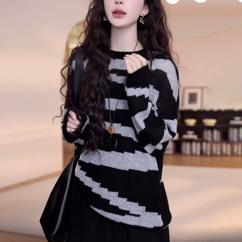 2025秋季新款女黑白条纹毛衣慵懒高级感洋气内搭打底针织衫上衣