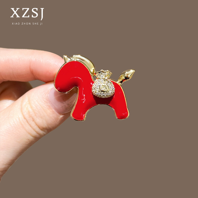 铜珐琅胸针 马上有财 本命年红色小马别针女高档锆石胸花毛衣配饰