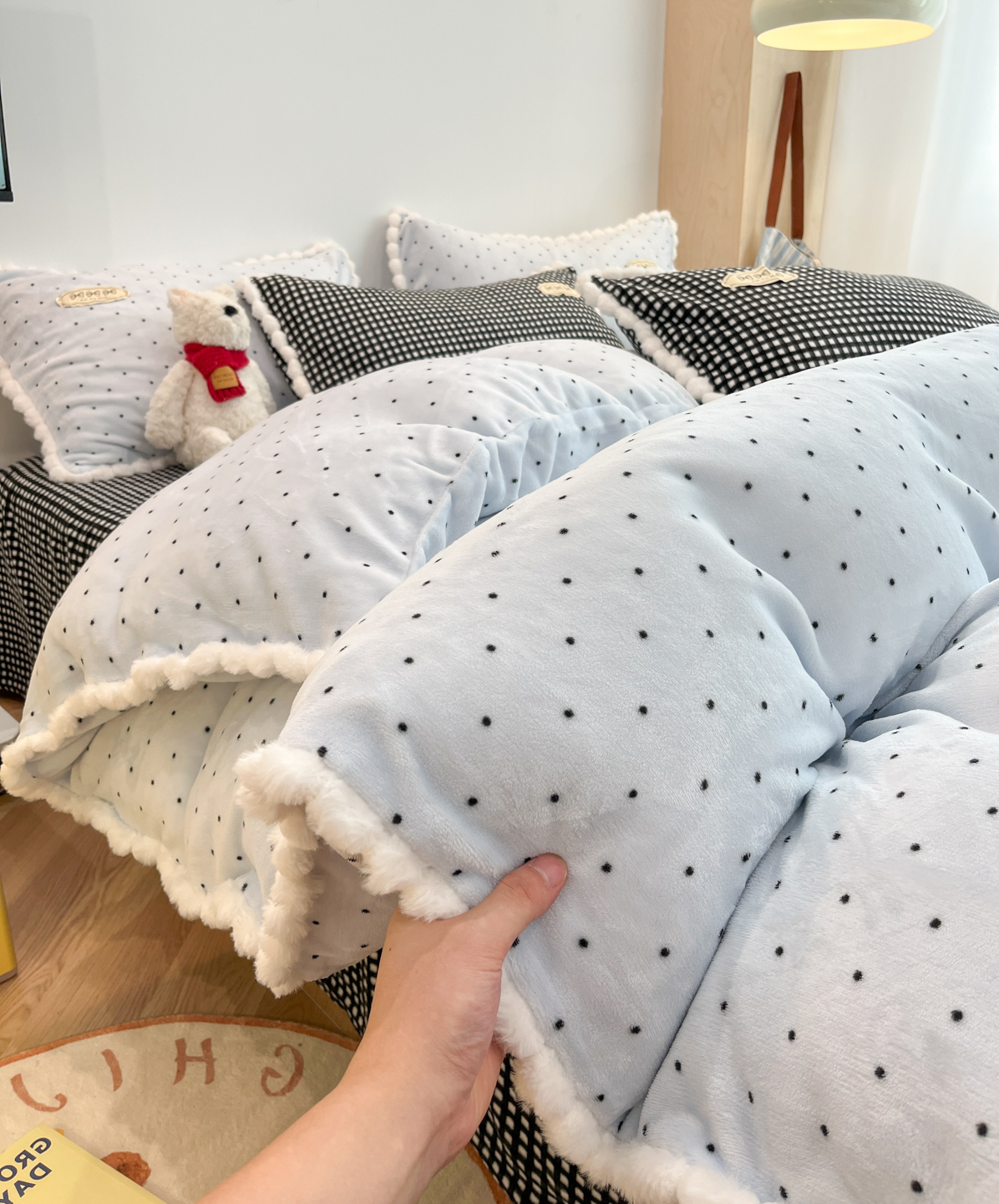 简约撞色毛球款牛奶绒保暖加厚四件套少女心ins风宿舍三件套清新