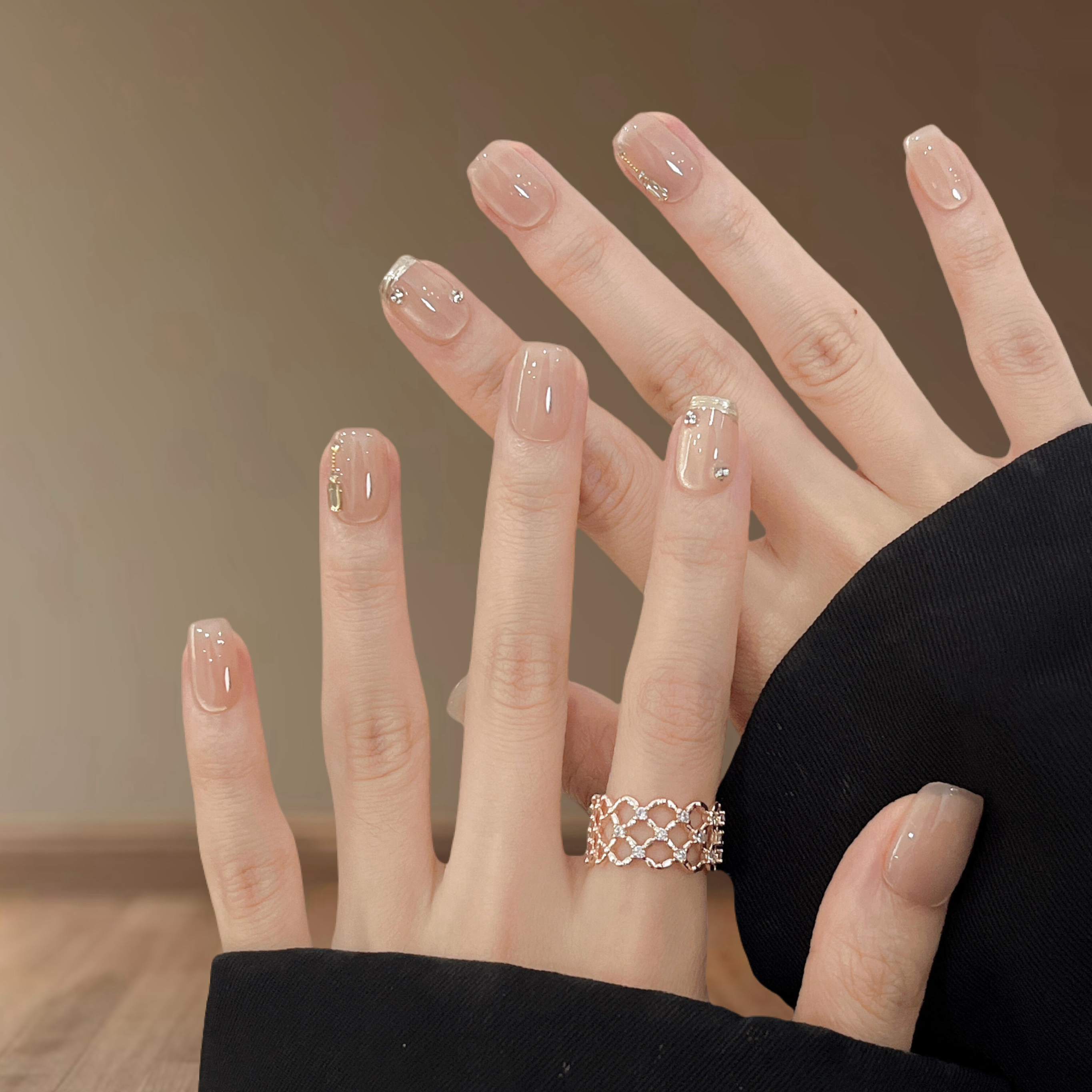 裸粉冰透猫眼纯色短款穿戴甲日常显白少女风高级感美甲