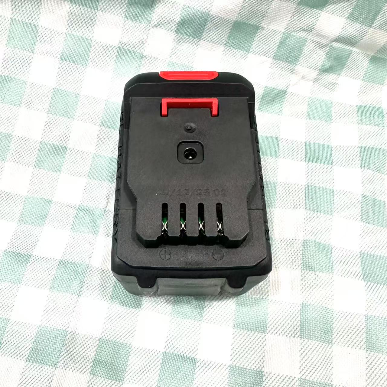 东城款20V新15节锂电池电动工具大容量角磨机电锤扳手通用锂电池