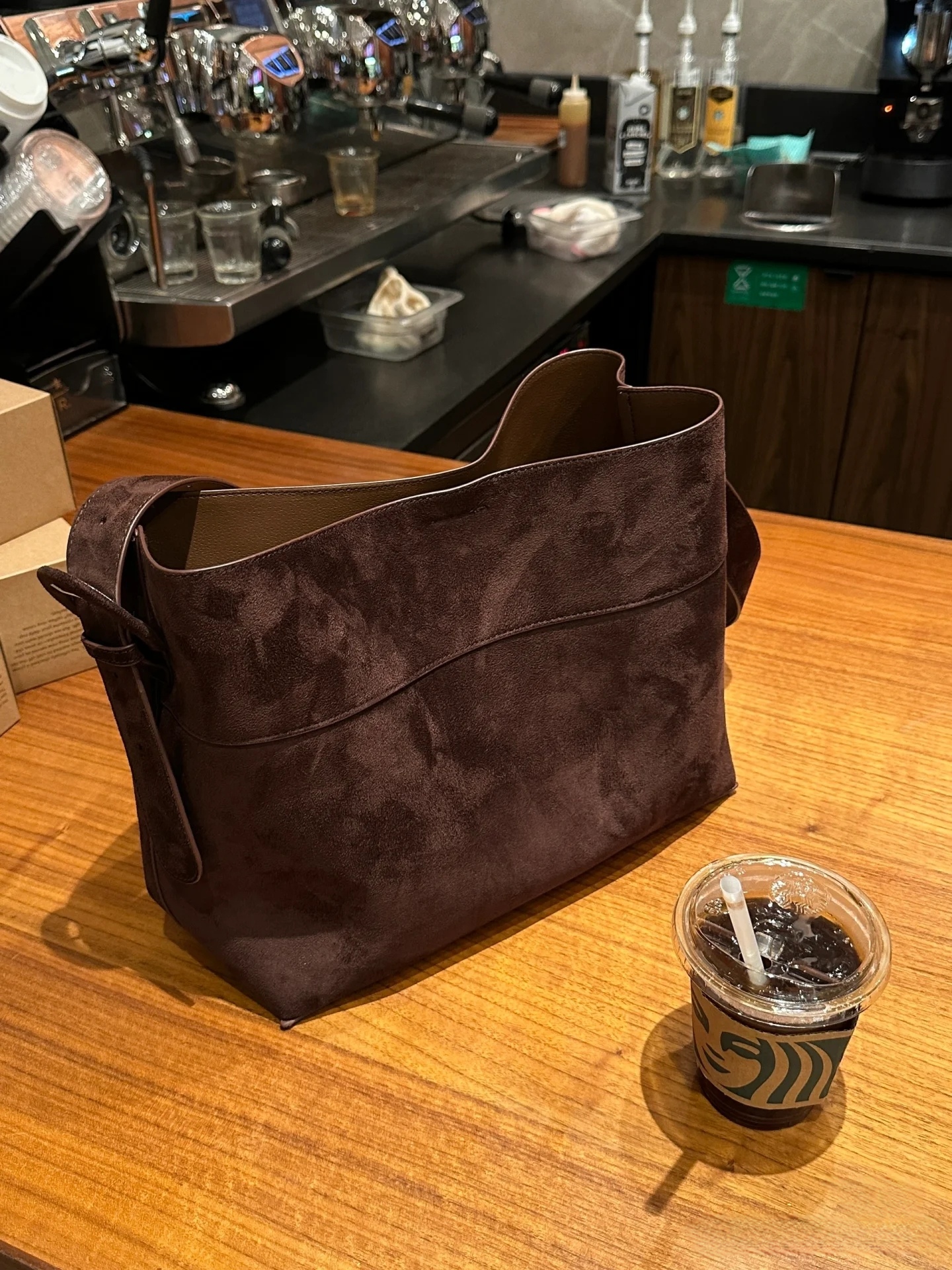 复古大容量磨砂麂皮绒包包女式2025新款高级感通勤单肩斜挎托特包