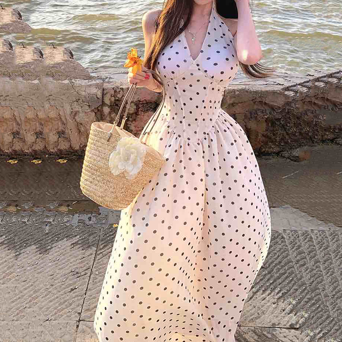 波点网纱挂脖收腰长款度假法式气质连衣裙