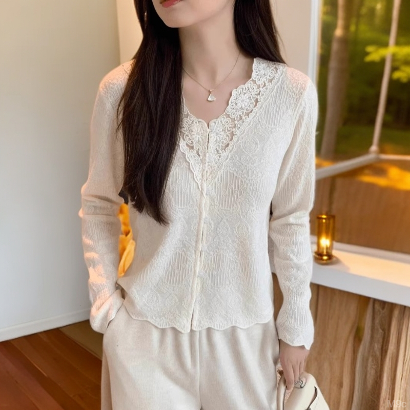 别致漂亮V领蕾丝花边设计感洋气时尚2025秋冬新款别致超好看上衣
