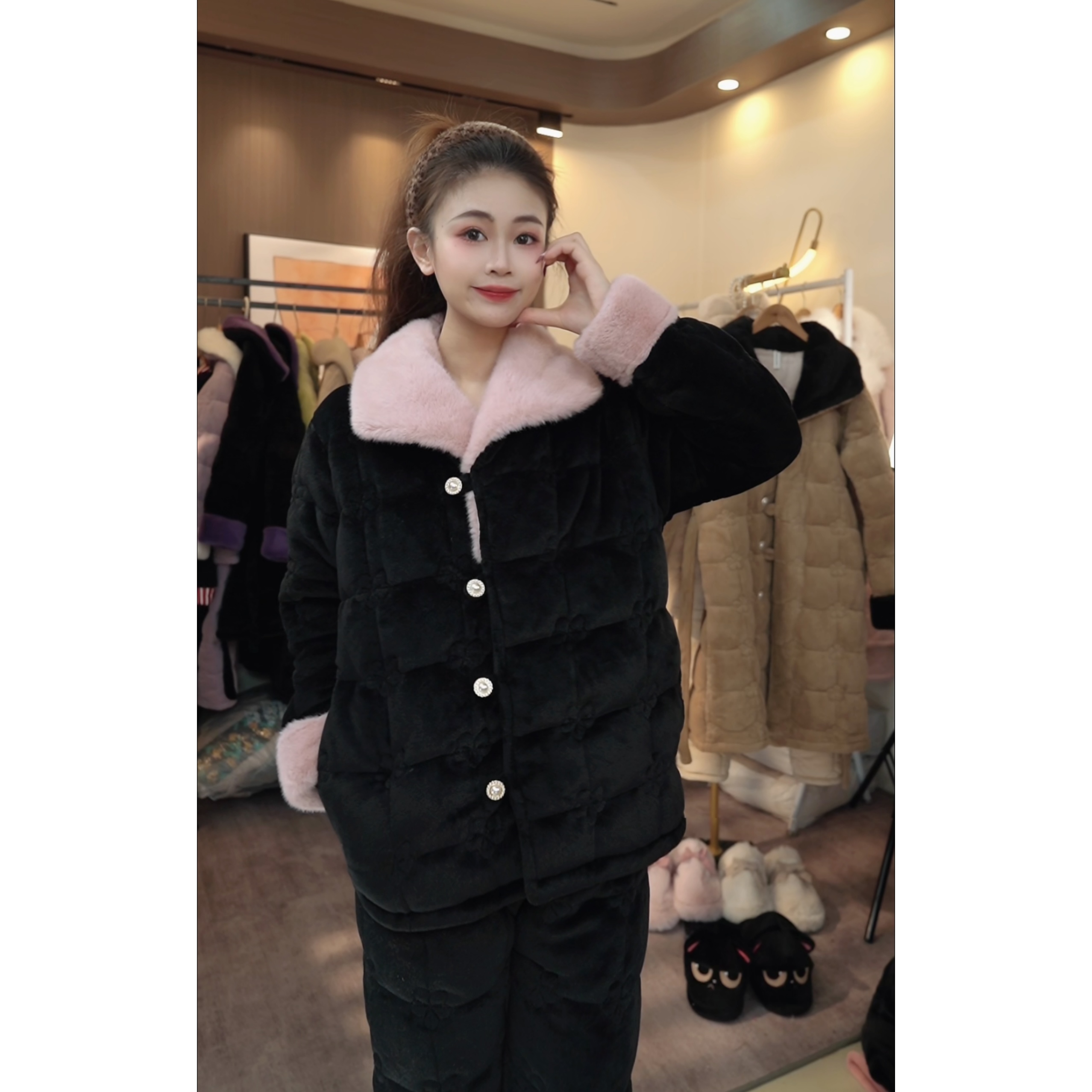 【秀秀家】冬季上新《粉黑》三层夹棉加绒加厚保暖睡衣套装家居服