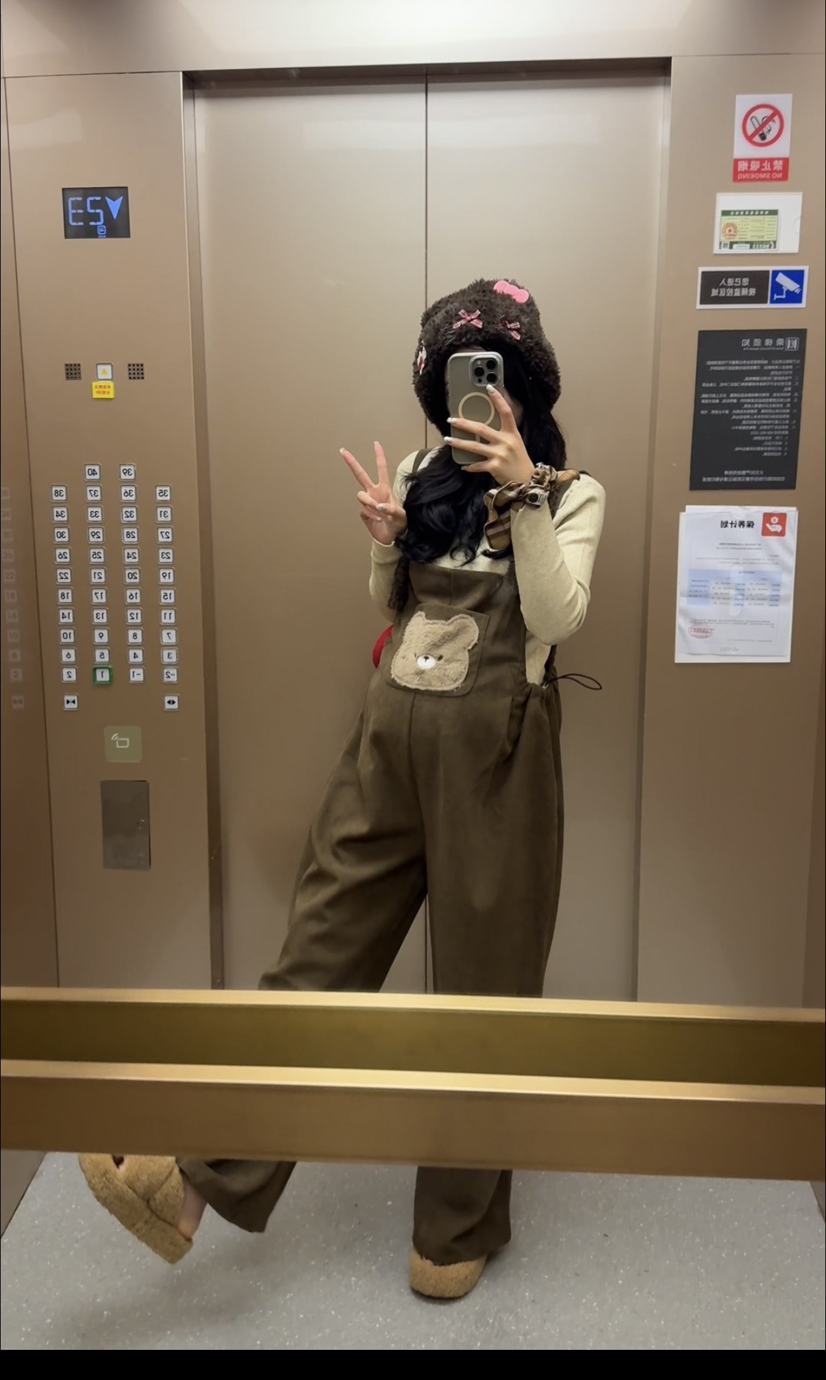 时尚孕妇背带裤秋冬新款小熊美拉德新款减龄背带裤+打底衫两件套
