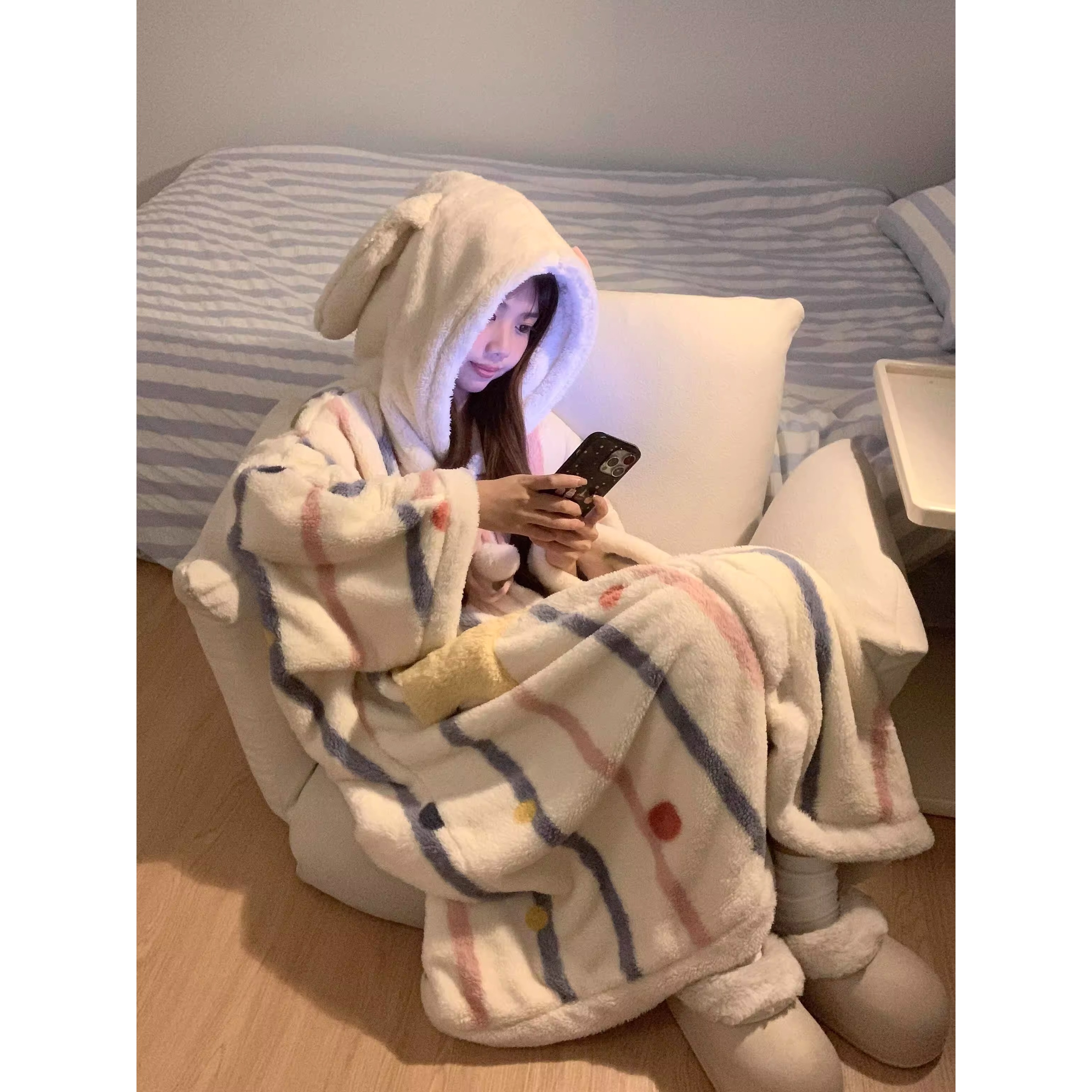 软糯少女甜美连帽珊瑚绒睡衣冬季加绒保暖睡袍大码法兰绒家居服冬