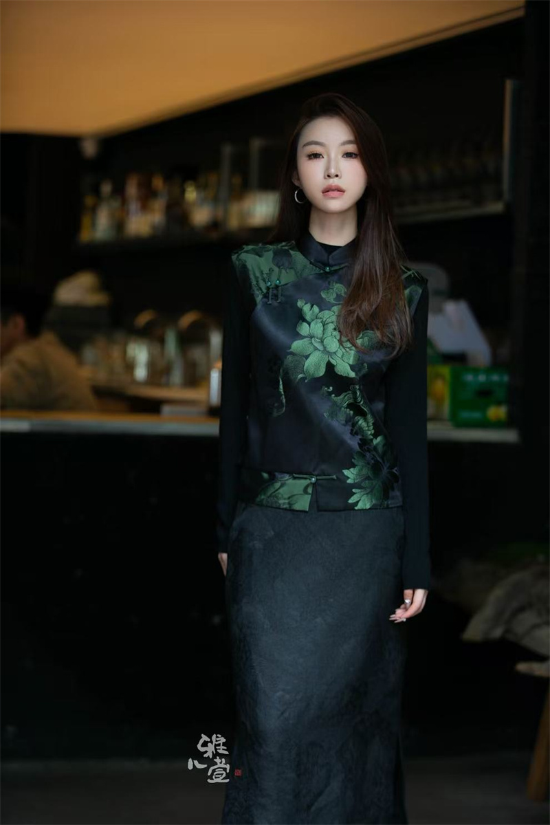 雅儿萱 2025 小落肩复古马甲 定制