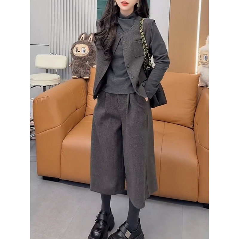 2025秋季网红新款灰色毛呢三件套女韩系减龄高领打底衫马甲七分裤
