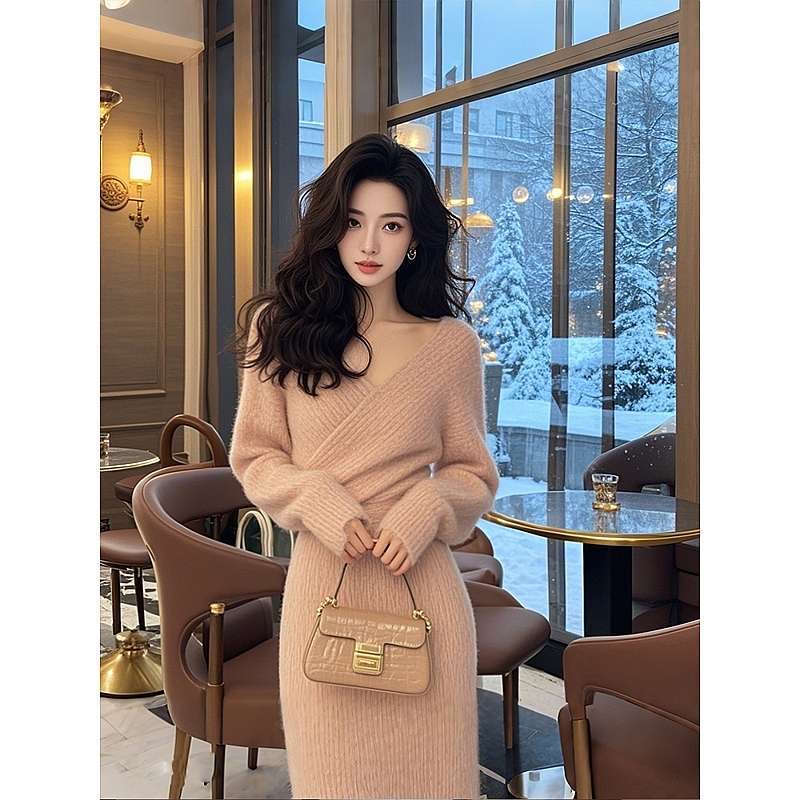 粉色针织连衣裙冬季小个子法式气质独特超好看小香风内搭长裙子女