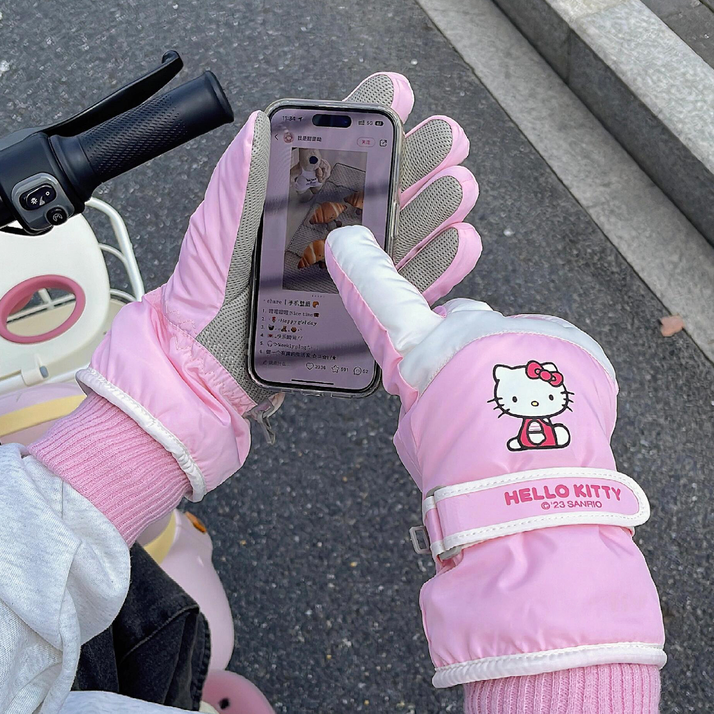 哈喽Kitty骑行手套冬天保暖电动车摩托车防水手套加绒加厚可触屏