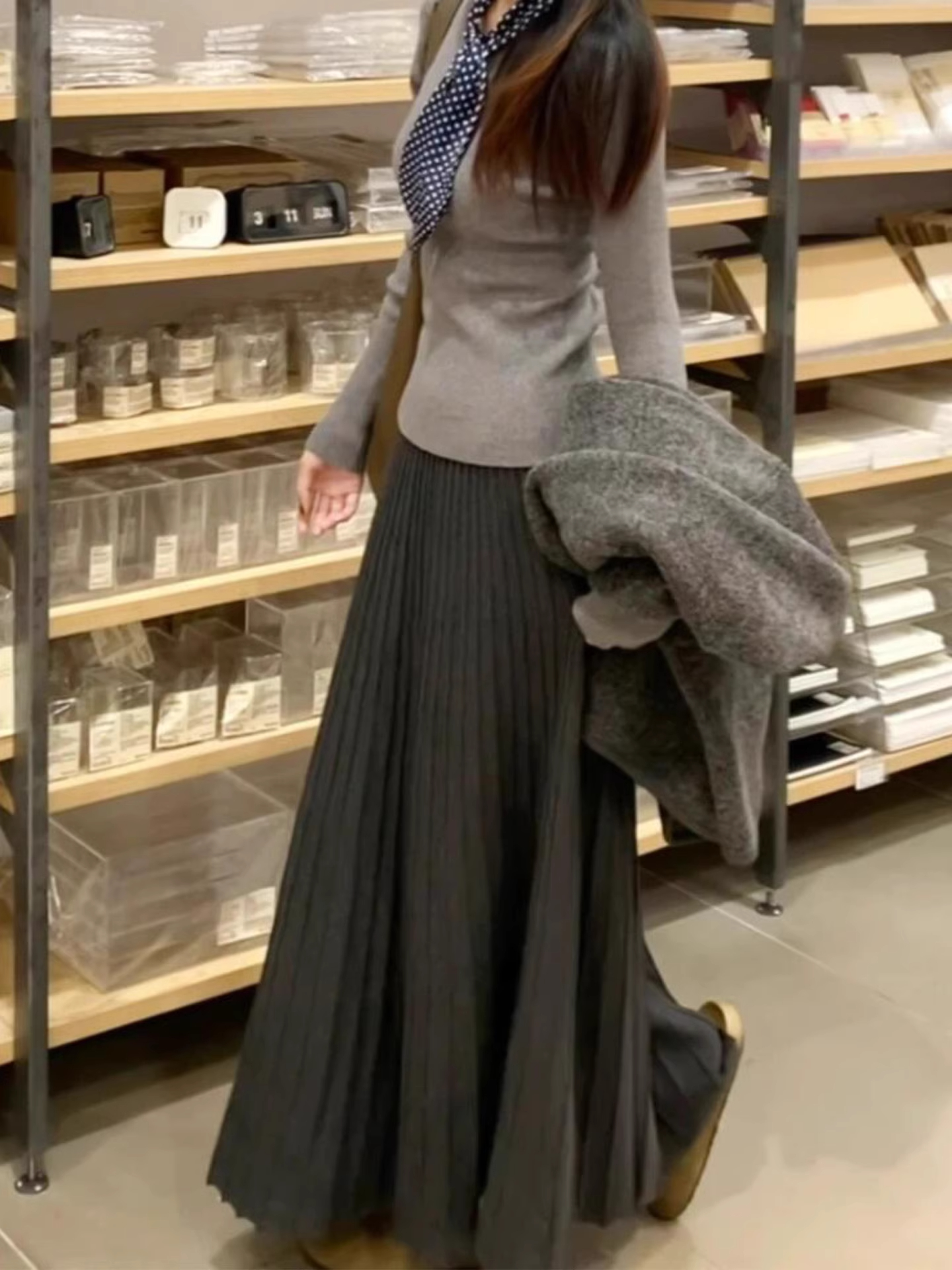 深灰色蝴蝶结针织半身裙女秋冬新款大码胖mm高腰显瘦a字百褶长裙
