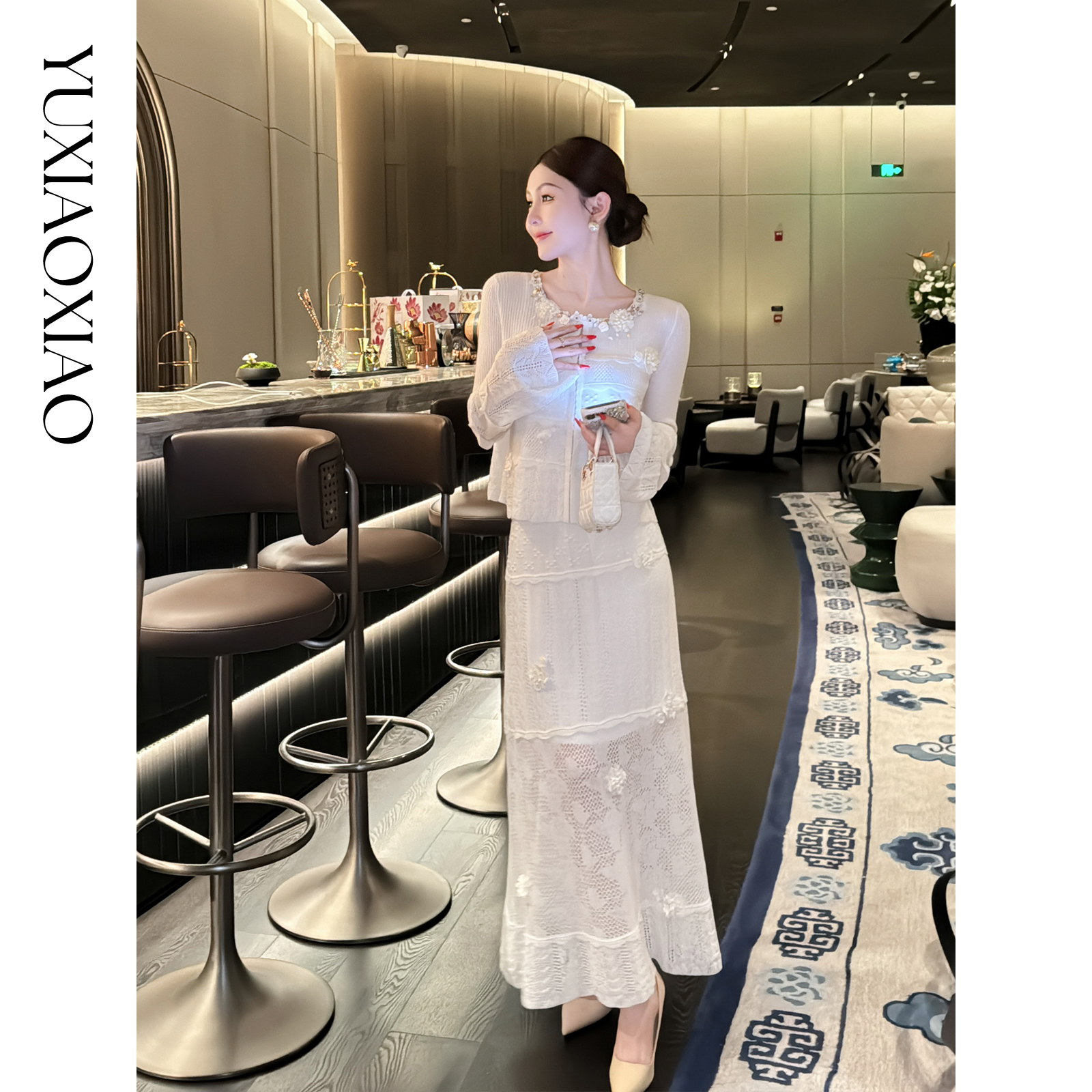 余潇潇【浪漫花期】绵羊毛混纺拼花边镂空工艺圆领短针织衫&长半裙