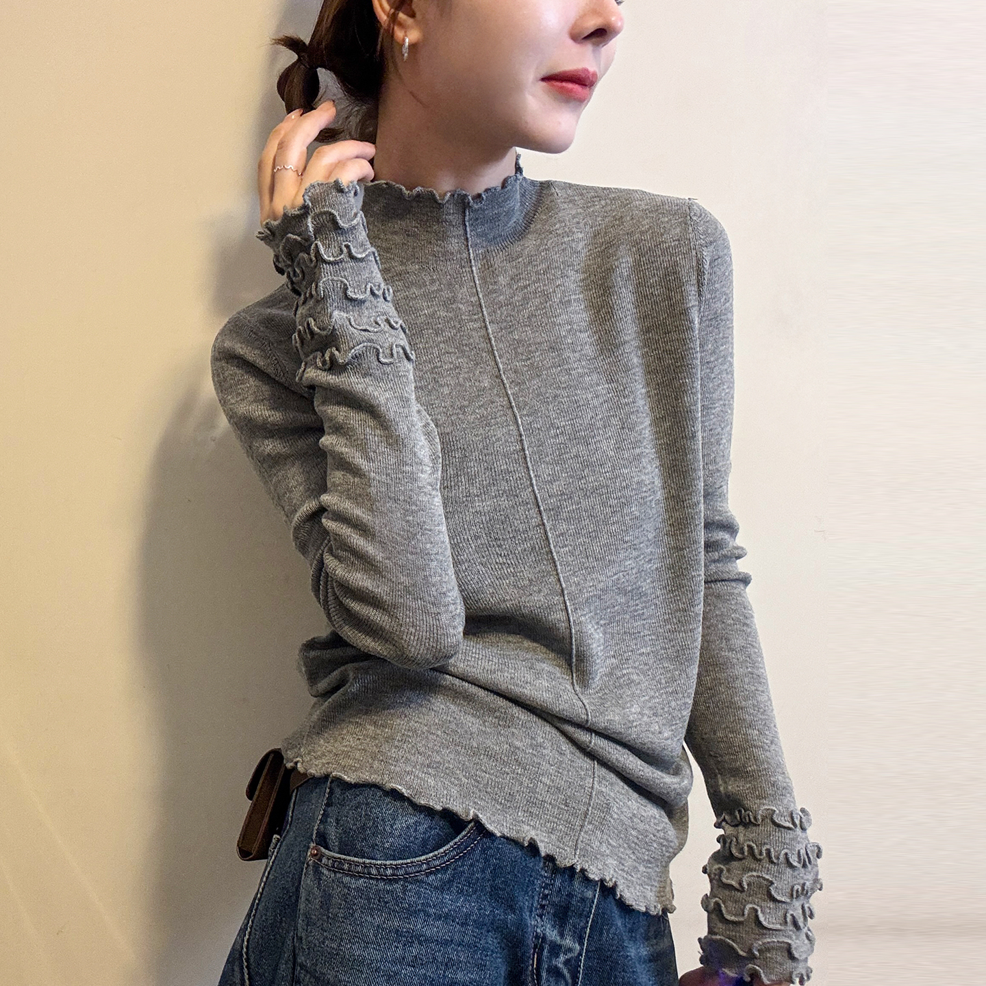 气质灰色木耳边半高领针织打底衫女秋冬修身内搭设计感长袖小上衣