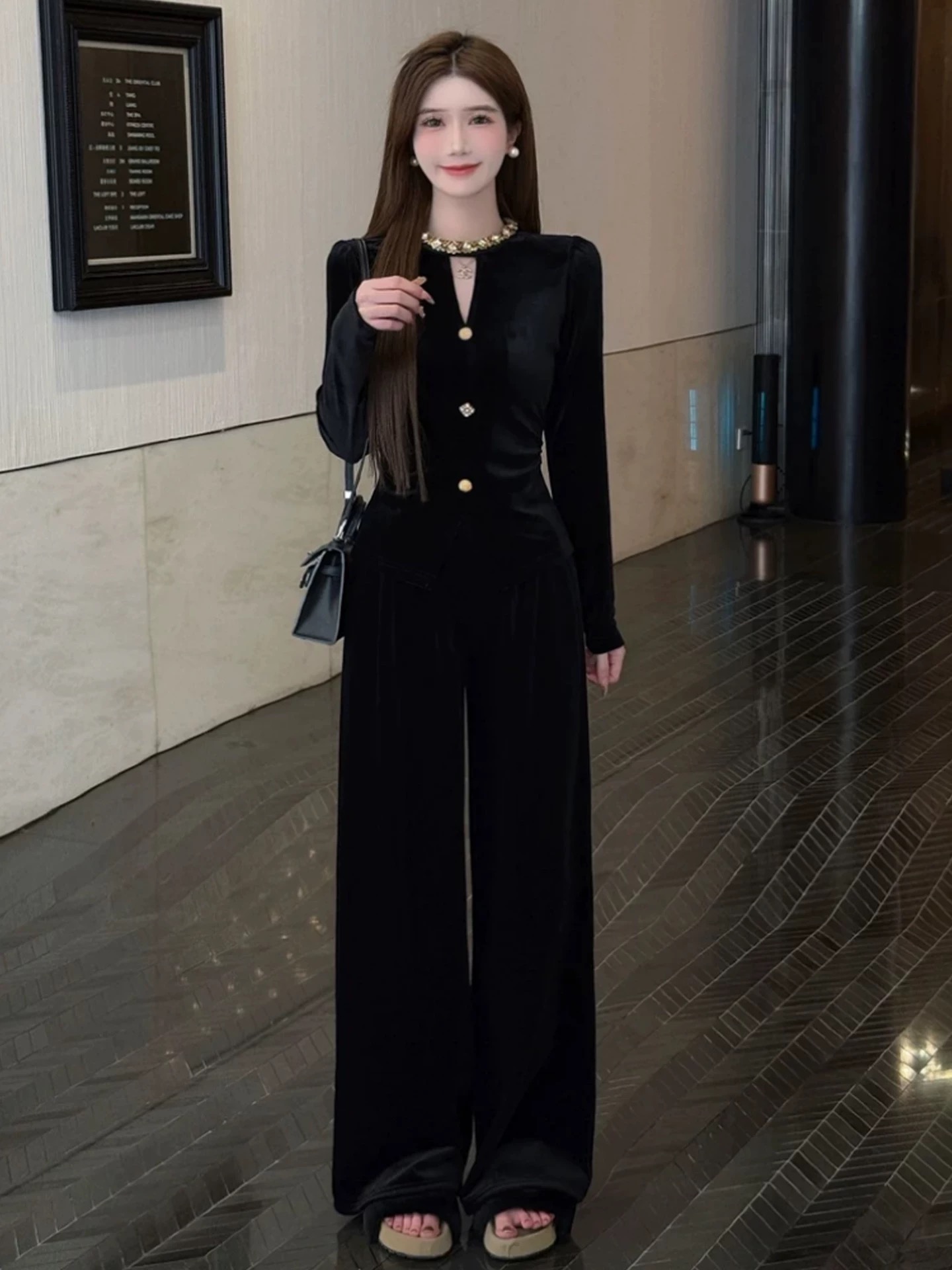 韩系松弛感穿搭一整套女款2025冬季新款钉珠闪钻上衣+加绒休闲裤