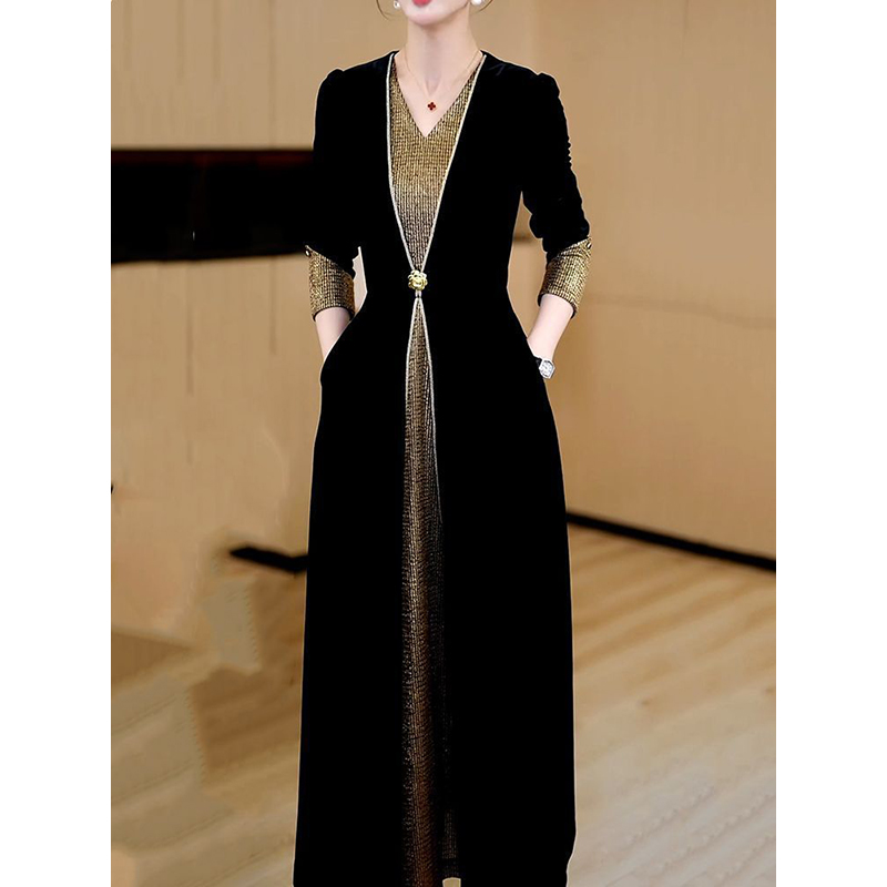 设计感拼接V领显瘦丝绒小黑裙女2026春冬新款优雅赫本风收腰A字裙