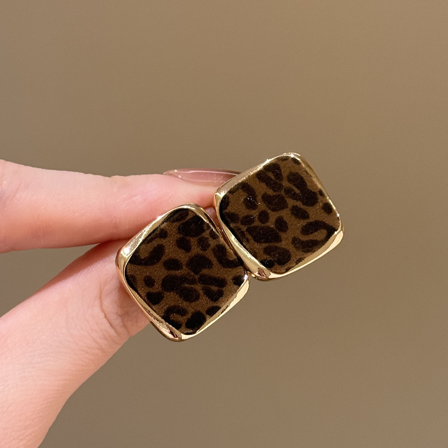 铜合金耳饰 豹纹方形金边耳钉高级气质百搭耳环秋冬新款绝美耳饰