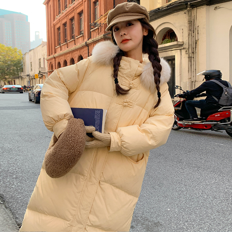 新中式复古盘扣奶乎乎羽绒服女2025冬温柔风中长款白鸭绒保暖外套