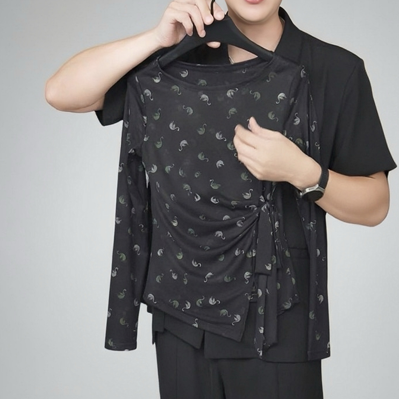 【天鹅絮语】2025秋季新款印花不规则绑带网纱长袖T恤女时尚上衣潮