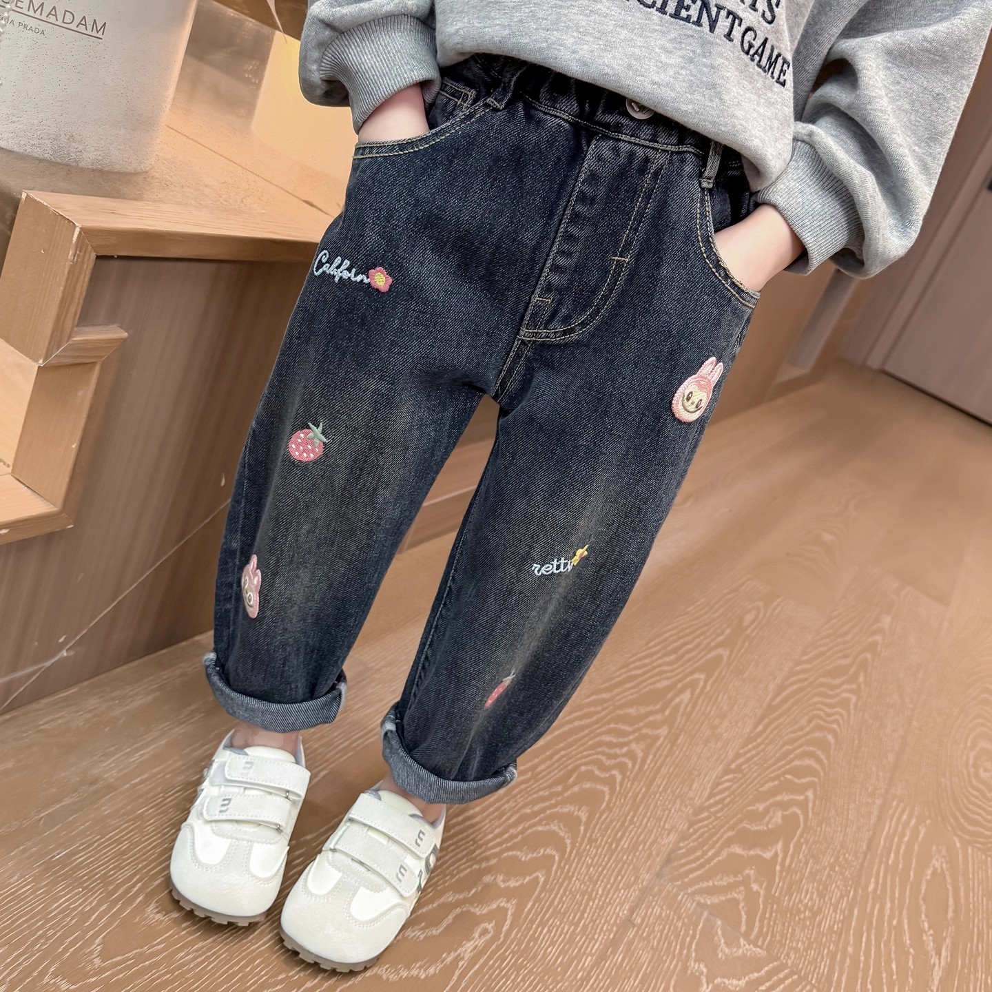 儿童春秋季新款洋气裤子2025女童韩版休闲牛仔裤女宝宝秋装外穿潮